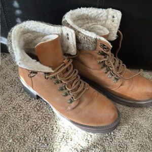 MIA womens tan winter boots size 8